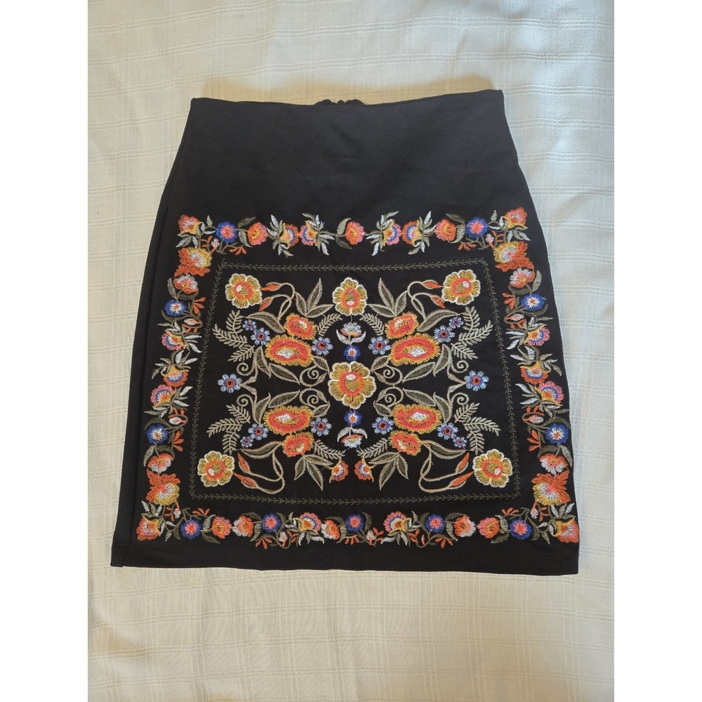 Jessy Violet Embroidered Floral Pencil Skirt Size Small EUC Boho Classic Party